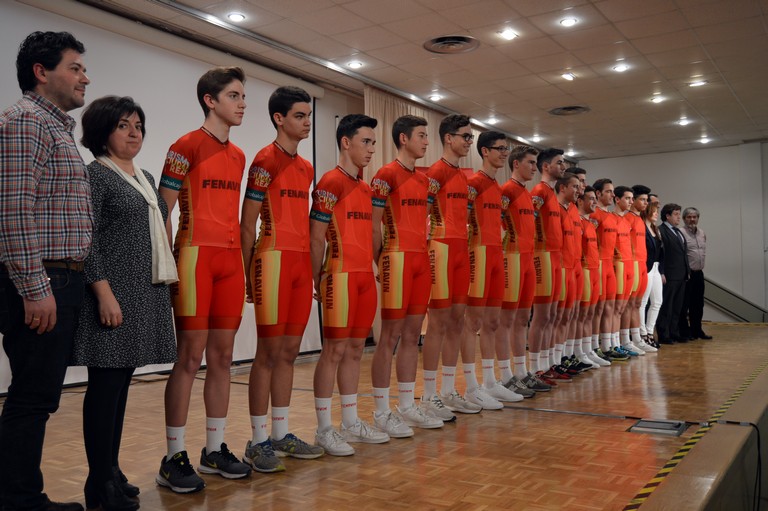 equipo de ciclismo juvenil “FENAVIN Turismo de Ciudad Real”