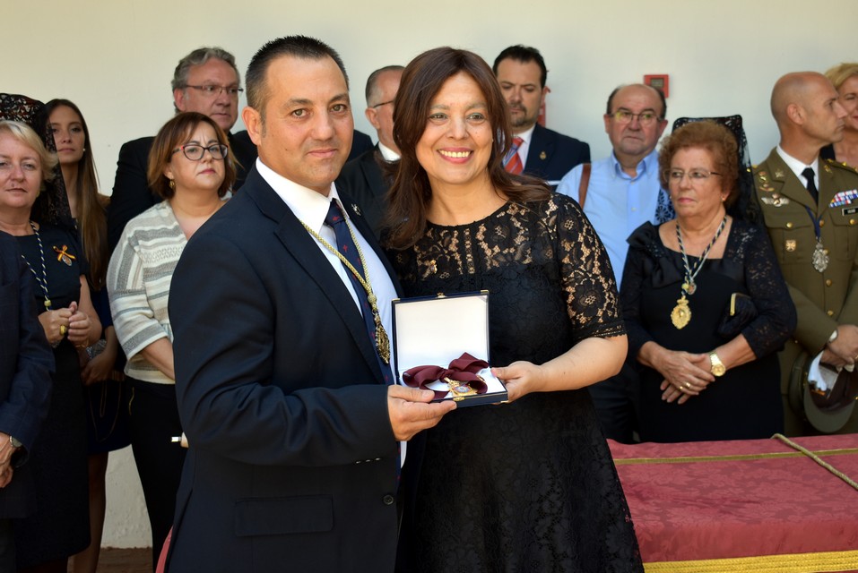 Pilar Zamora entrega la Medalla