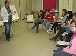 El concejal de Juventud con los jóvenes participantes en las actividades