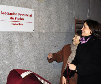 La Alcaldesa de Ciudad Real inaugura la nueva sede de la Asociación Provincial de viudas, en unas dependencias cedidas por el Ayuntamiento