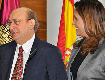 Rosa Romero con el Subdelegado de Gobierno
