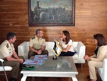 La alcaldesa recibe a los militares de la Base Española en la Antártida