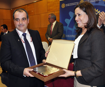 Rosa Romero asiste a la entrega de premios a la excelencia profesional del Club Rotario de Ciudad Real
