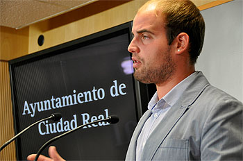 Carlos Gutiérrez, concejal de Juventud en rueda de prensa